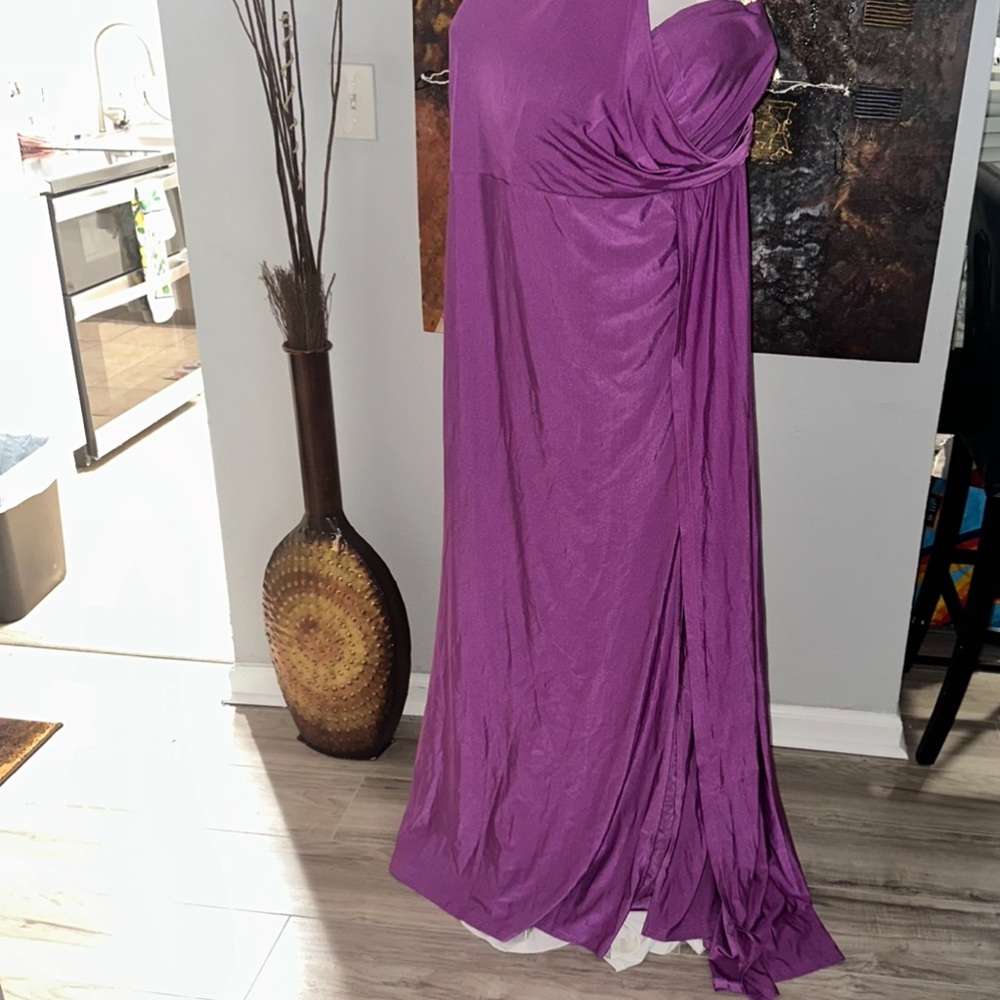 Chic Purple Plus Size Formal One Shoulder Dress with Sleek Silhouette